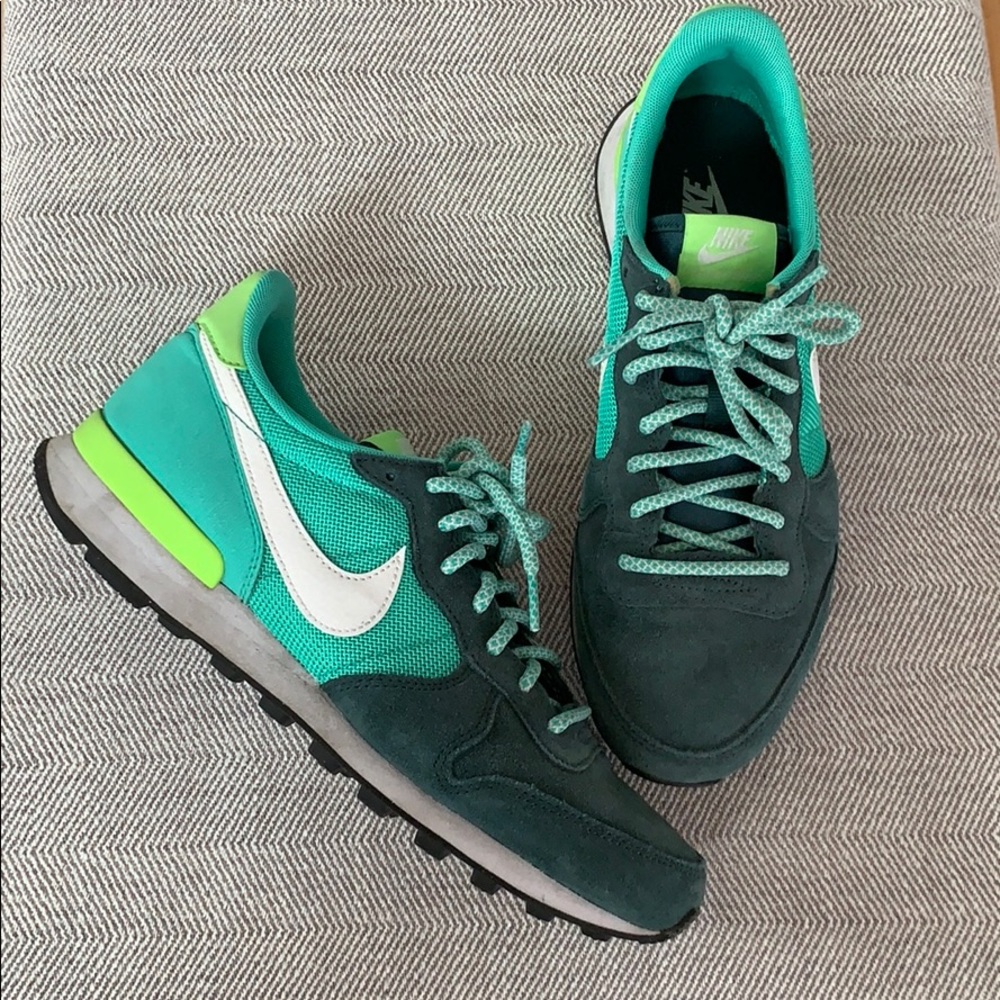 Nike Internationalists Size 9.5 Suede Green